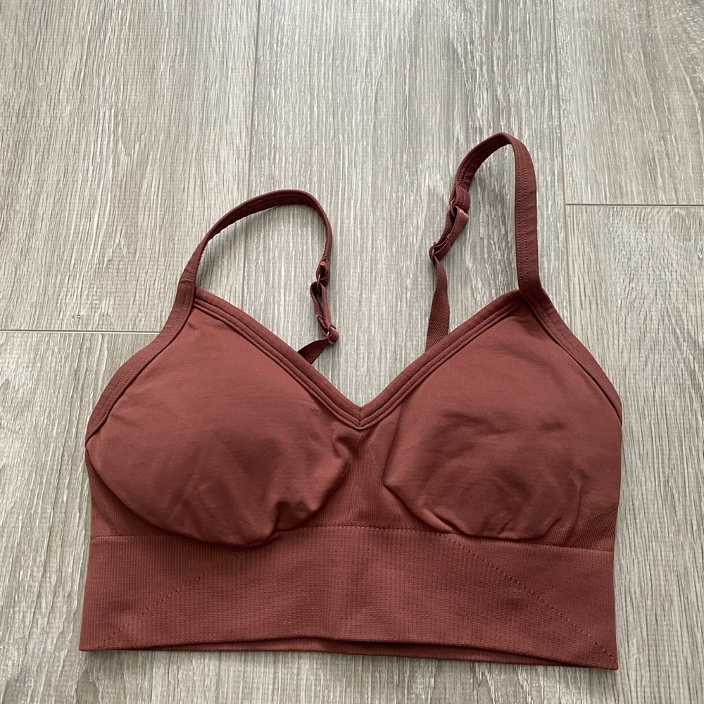 Lululemon size 4 sports bra